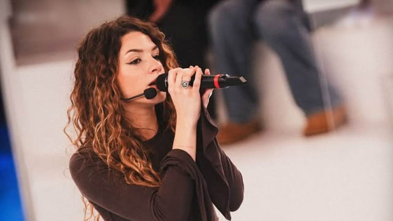 Amici, perchè Michelle ha deciso di lasciare la scuola. La proposta della Cuccarini e le lacrime dell’allieva