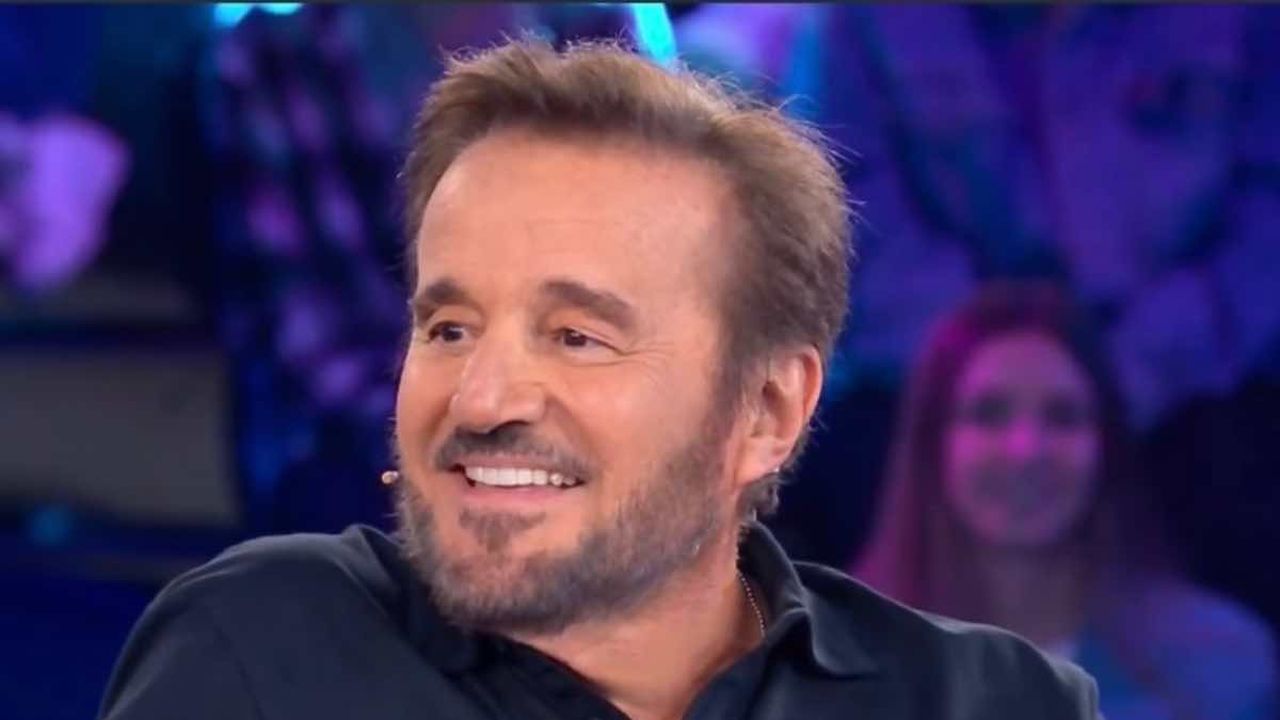 Christian De Sica contro Giorgia Meloni, ma è una fake news: il post social dell’attore e regista