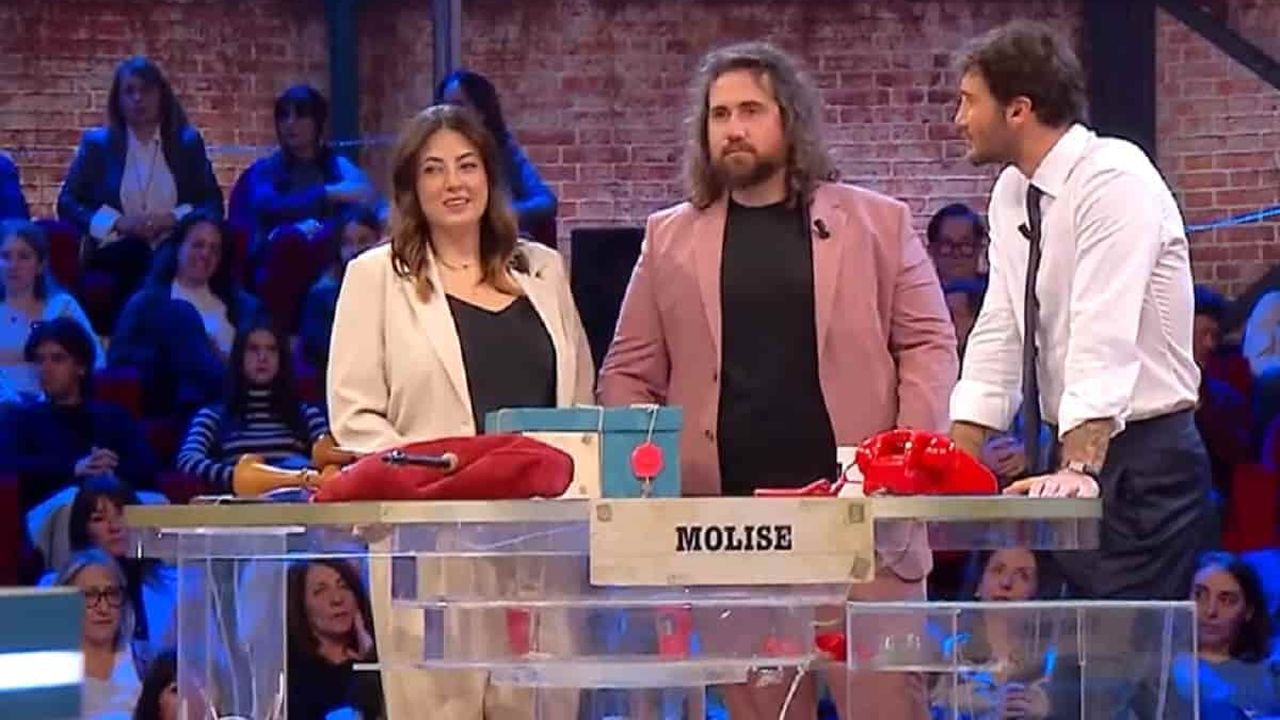 Luca e la zampogna sfidano il dottore di Affari tuoi: quanto hanno vinto stasera 20 gennaio 2026
