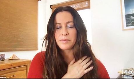 Alanis Morissette: “Non volevo inserire “Ironic” nel mio disco”. E sul nuovo album “‘Such Pretty Forks in the Road…