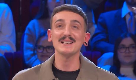 Affari tuoi, finale da favola per Alessio stasera 24 gennaio 2026: accetta l’offerta ma con l’amaro in bocca