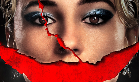 Smile 2: nuovo trailer italiano, poster e video musicale del thriller-horror con Naomi Scott (Al cinema dal 17 ottobre)