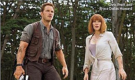 Jurassic World: poster mosasaurus e nuove immagini