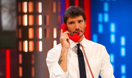 Stefano De Martino e il suo sfogo in TV: “Le mie nozze con Belen?”. Le dichiarazioni del conduttore di Affari Tuoi