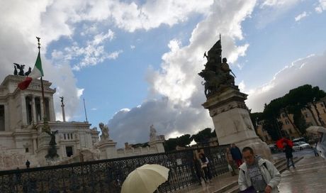 Il Luce: luci e immagini del passato che fanno pensare, e sono un richiamo a quelle del presente