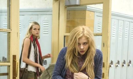 Lo sguardo di Satana – Carrie: nuove foto con Chloe Moretz e Julianne Moore