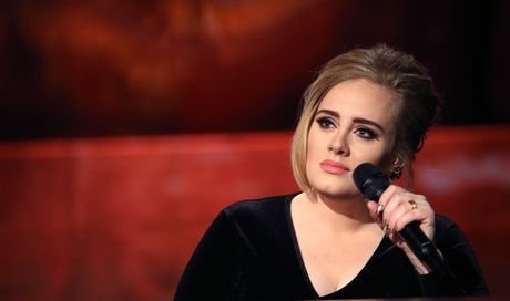 Adele a Che tempo che fa: “Non sono all’altezza di Etta James e Aretha Franklin. Loro sono cantanti, io una signora che canta”