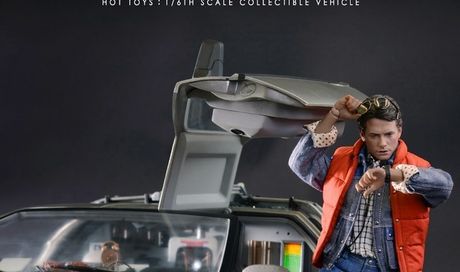 Ritorno al futuro: foto nuova replica Hot Toys della Delorean