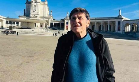 Gianni Morandi, fan preoccupati per lui: la foto con l’occhio coperto, cosa succede