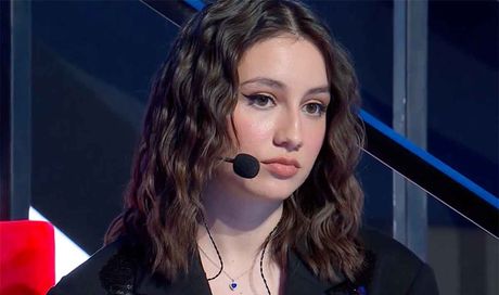 Amici 25 serale, quarta puntata: Caterina eliminata, Angie è la rivelazione del serale, uova rotte tra Zerbi e Pettinelli | Sintesi e Pagelle