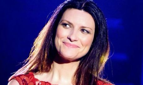 Laura Pausini: “Canterò in cinese” e pensa a una raccolta rock per Papa Francesco