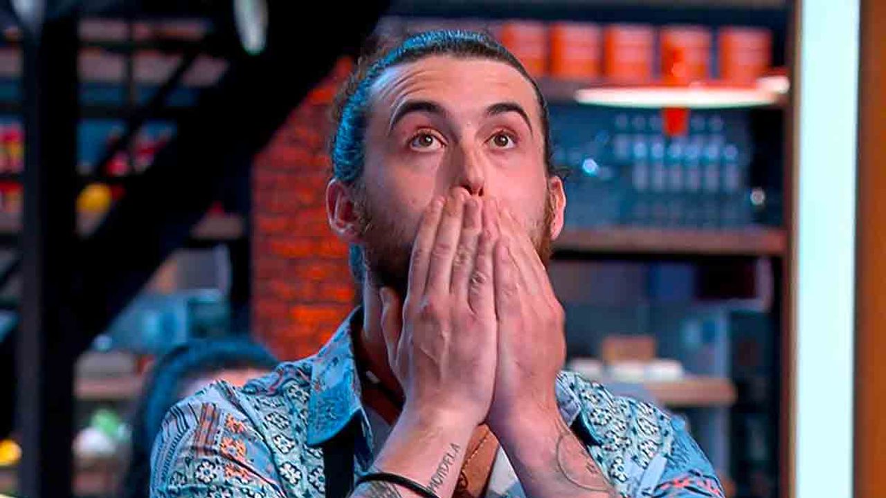 Masterchef Italia 15, l’eliminazione doppia (inaspettata), Cannavacciuolo corteggiato, Carlotta tra tensioni e polemiche
