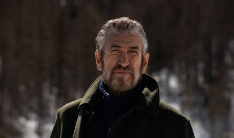 Rocco Schiavone 6, anticipazioni ultima puntata stasera, 12 marzo 2025: Rocco vola in Argentina per cerca Sebastiano con Furio e Brizio