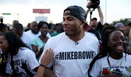 Nelly a St Louis con i manifestanti