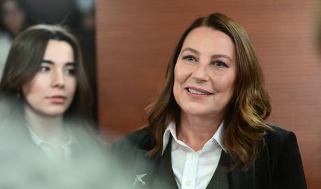 Tradimento, anticipazioni puntata del 1° marzo 2025: Yesim è costretta a testimoniare contro Tarik; Guzide infastidita da una notizia