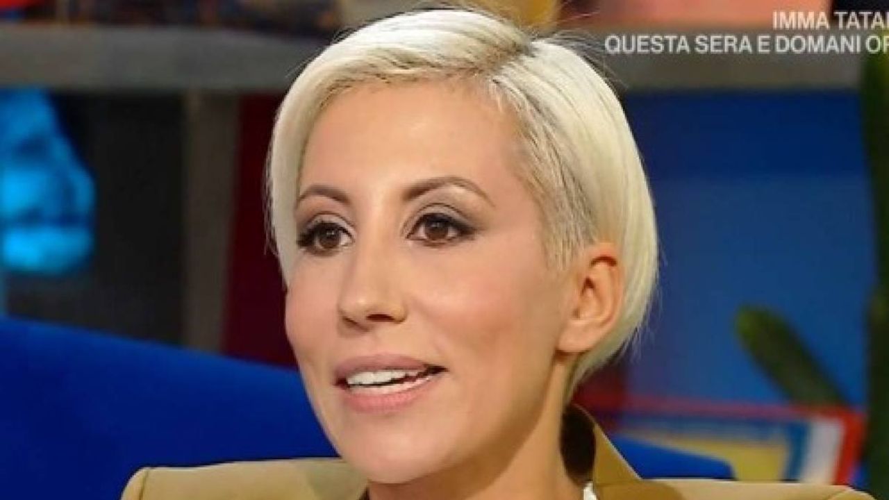 Malika Ayane, avete visto la sua casa di Milano? Vintage e modernità si fondono: dove spicca il contrasto curioso