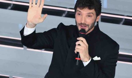 Sanremo 2027, cambia il regolamento: Dagospia e l’indiscrezione sulla serata cover