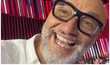 Affari Tuoi, il Dottore “inganna” le concorrenti: com’è finita la partita
