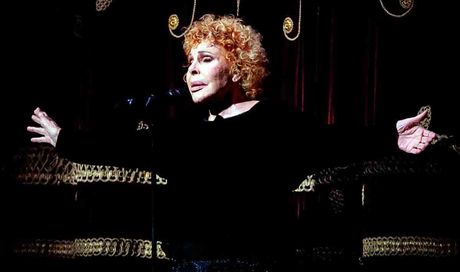 I Funerali di Ornella Vanoni, Milano saluta la sua voce senza fine: i momenti più commoventi