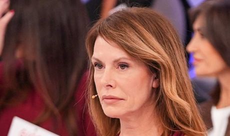 Uomini e Donne, perché Cinzia ha lasciato il trono over