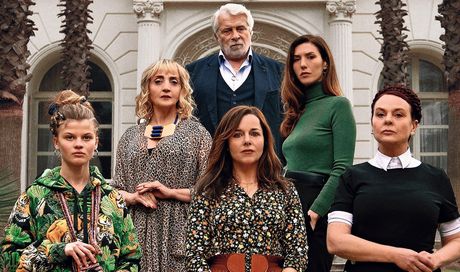 Un vizio di famiglia: trailer italiano e colonna sonora del film di Sébastien Marnier al cinema dal 4 gennaio