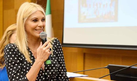 MOIGE, Eleonora Daniele conduce l’edizione 2025: premiati i migliori programmi tv “family friendly”