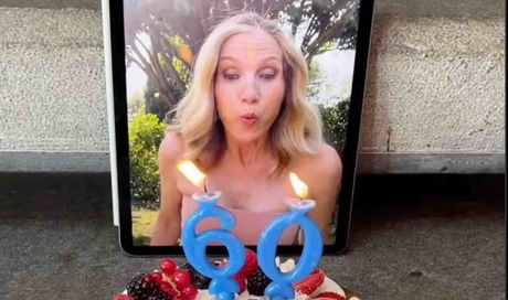 Lorella Cuccarini compie 60 anni: il regalo di compleanno (speciale)
