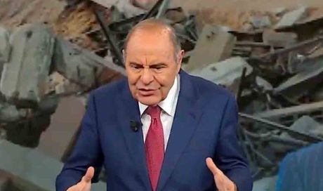 “Vespa infame” nell’ascensore Rai: indagine e solidarietà bipartisan