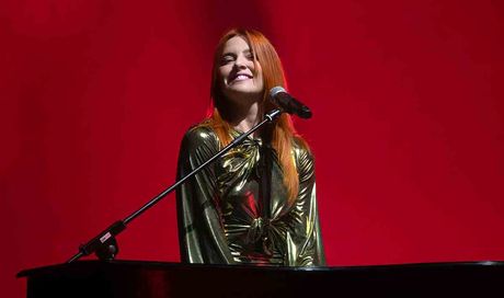 Noemi, tra nostalgia e futuro: il tour nei teatri, Bianca e il sogno di un mondo più sicuro