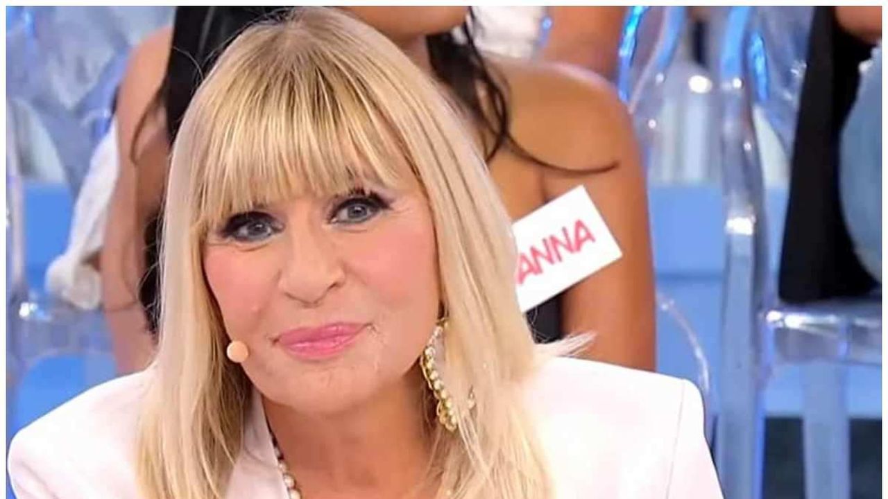 Gemma Galgani elegantissima: la dama del trono over si gode le vacanze lontana dalla Tv