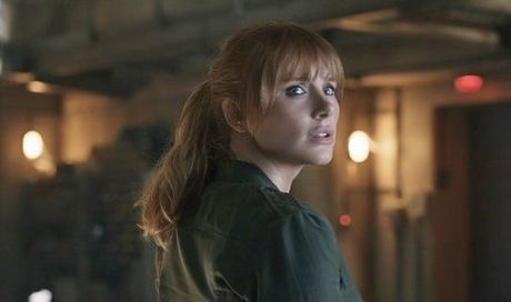 Jurassic World – Il Regno Distrutto: nuovo poster e foto di Jurassic World 2