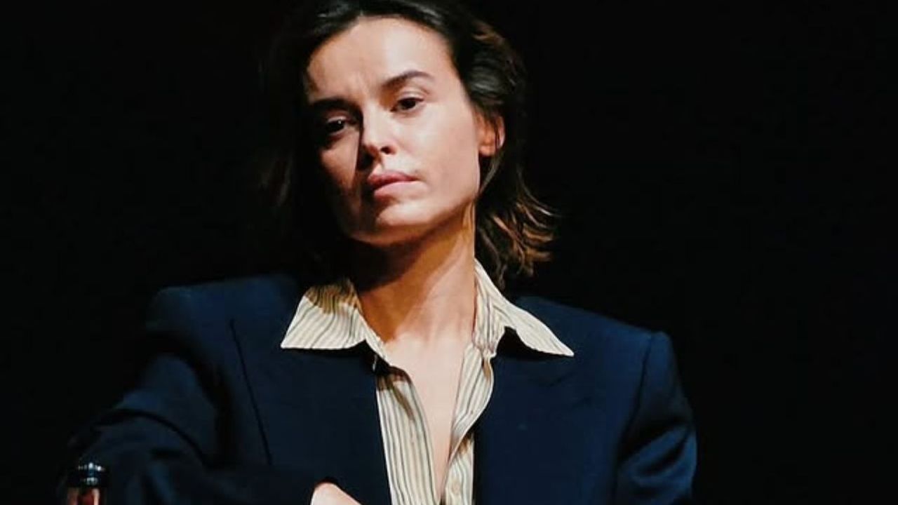 Kasia Smutniak incanta sul red carpet: il vestito con le spalle scoperte e tatuaggi in vista