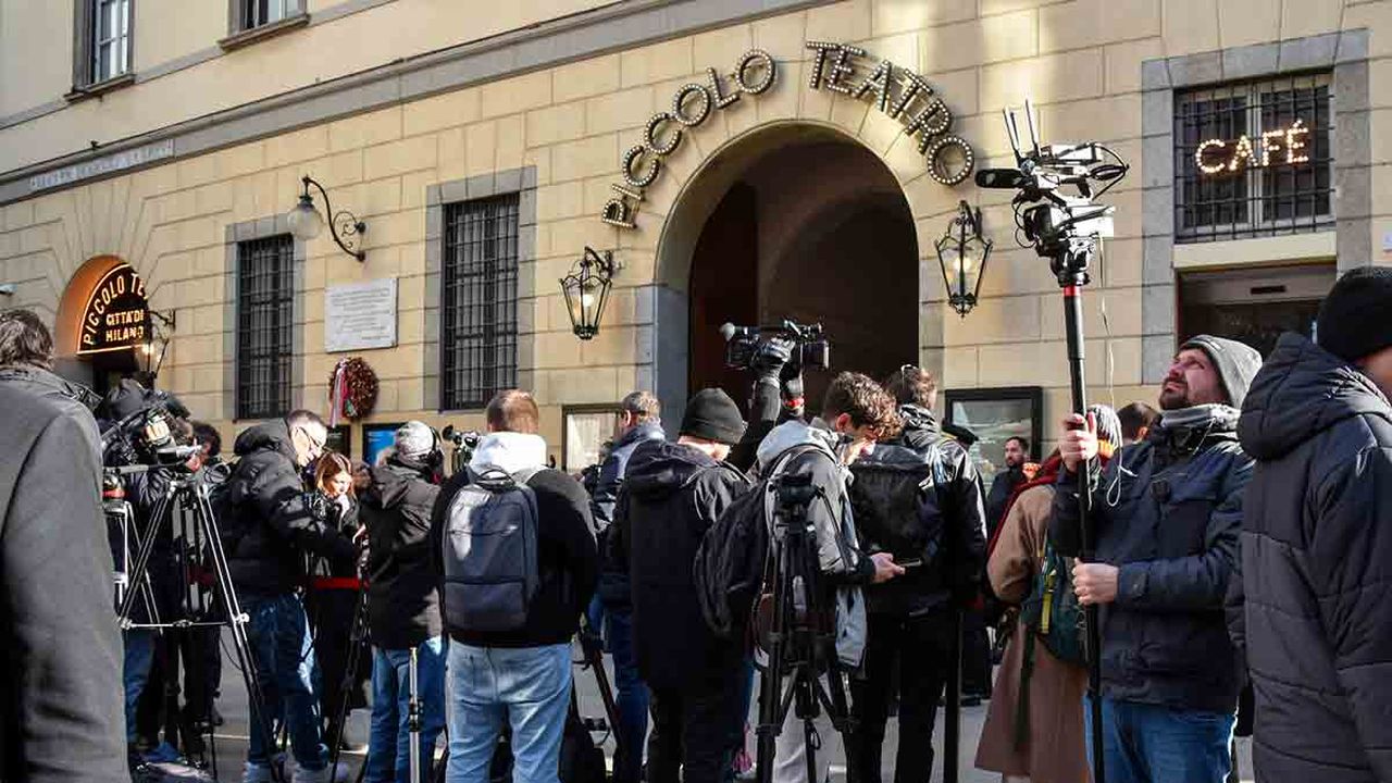 I Funerali di Ornella Vanoni, Milano saluta la sua voce più iconica | La diretta TV