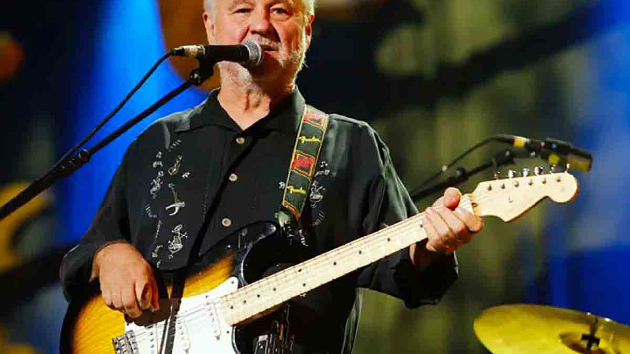 Sonny Curtis, autore di “I Fought the Law” e della sigla di Mary Tyler Moore, è morto a 88 anni