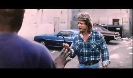Essi vivono: scena rissa nel vicolo (clip in italiano)