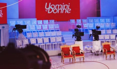 Uomini e Donne, spoiler prossime puntate: un’autoeliminazione e un ritorno inaspettato in studio