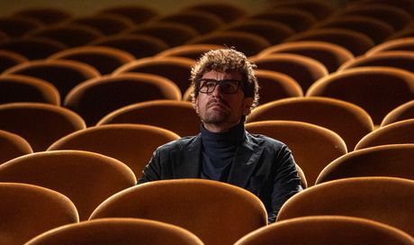 Tramite Amicizia: nuove clip ufficiali e video colonna sonora del film di Alessandro Siani