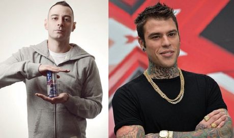 Clementino e Fabri Fibra: “Chi non salta è un Fedez” (video). Lui replica: “Triste fallimento”