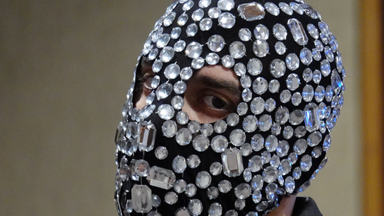 Junior Cally, il cantante mascherato a Sanremo 2020: ecco chi è