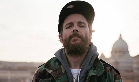 Concerto di Jovanotti del 26 aprile posticipato: il cantante rende omaggio a Papa Francesco