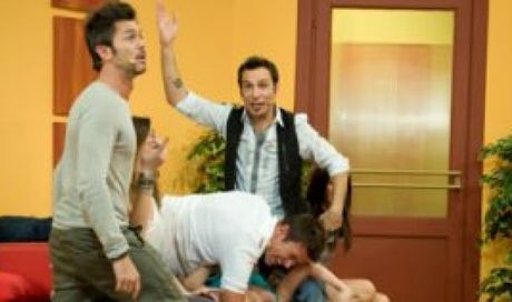 Mercoledì comico: il cineshow Base Luna meglio delle Papi Girls di Saturday Night Live