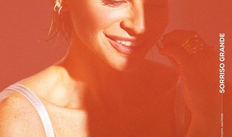 Sorriso grande, Alessandra Amoroso: ecco il significato del nuovo singolo (audio e testo)