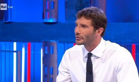 Affari Tuoi, il Dottore offre 200.000 euro, ma lei rifiuta: come è andata a finire (e la reazione di Stefano De Martino)