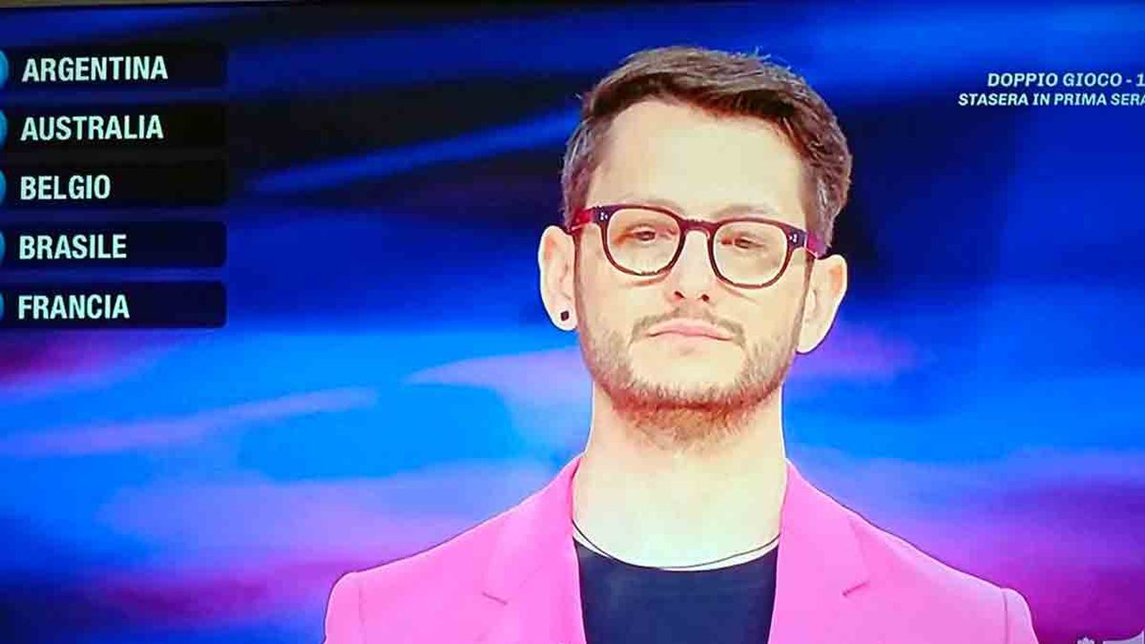 Caduta Libera, Enrico Villanova lascia dopo 25 puntate: il campione-ponte tra Gerry Scotti e Max Giusti