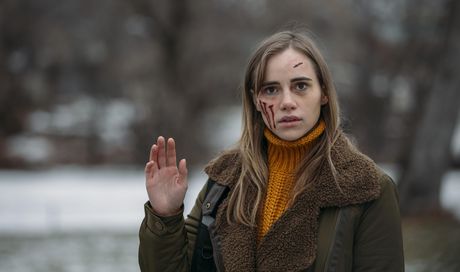 Seance – Piccoli omicidi tra amiche: foto e poster del mistery horror
