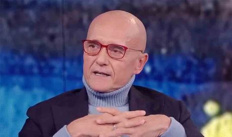 Alfonso Signorini davanti ai pm per tre ore: “Non ho commesso nessuna violenza né estorsione”