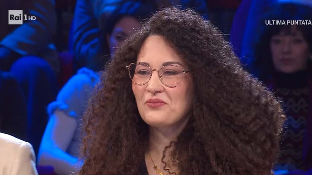 Affari Tuoi, 28 gennaio 2026: Daniela porta l’Italia col fiato sospeso fino all’ultimo pacco