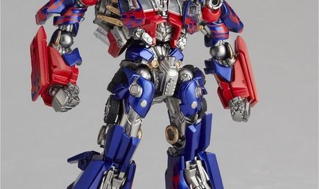 Transformers – Action figure Revoltech di Optimus Prime in Dark of the Moon
