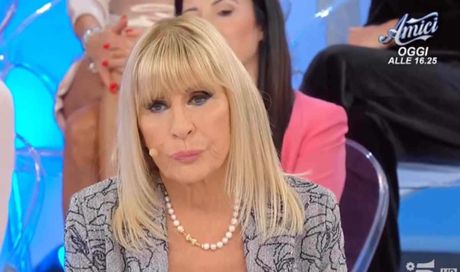 Anticipazioni Uomini e Donne, il “tentativo disperato” di Gemma non piace al cavaliere: la reazione è dura