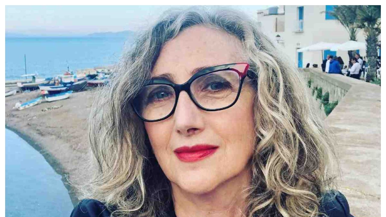 Dove abita Lunetta Savino, la casa al centro di Roma: designer, arte e ricordi di infanzia
